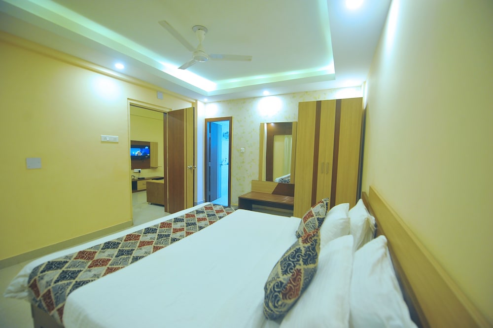Executive Suite - Photo 3
