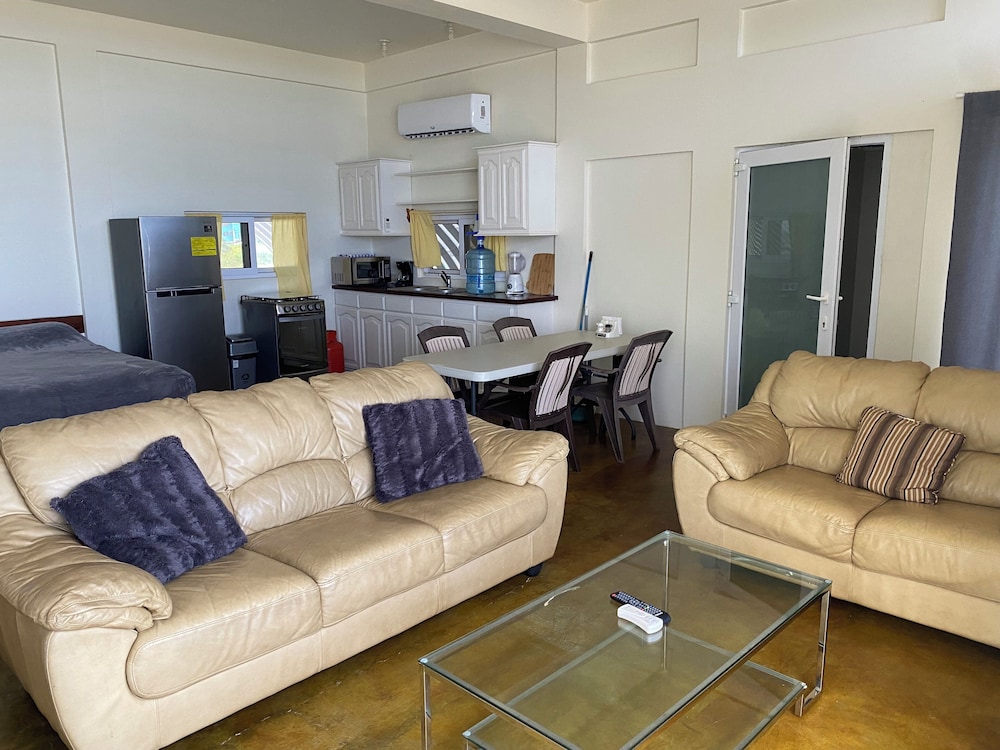 Deluxe Suite, Beach View photo 2