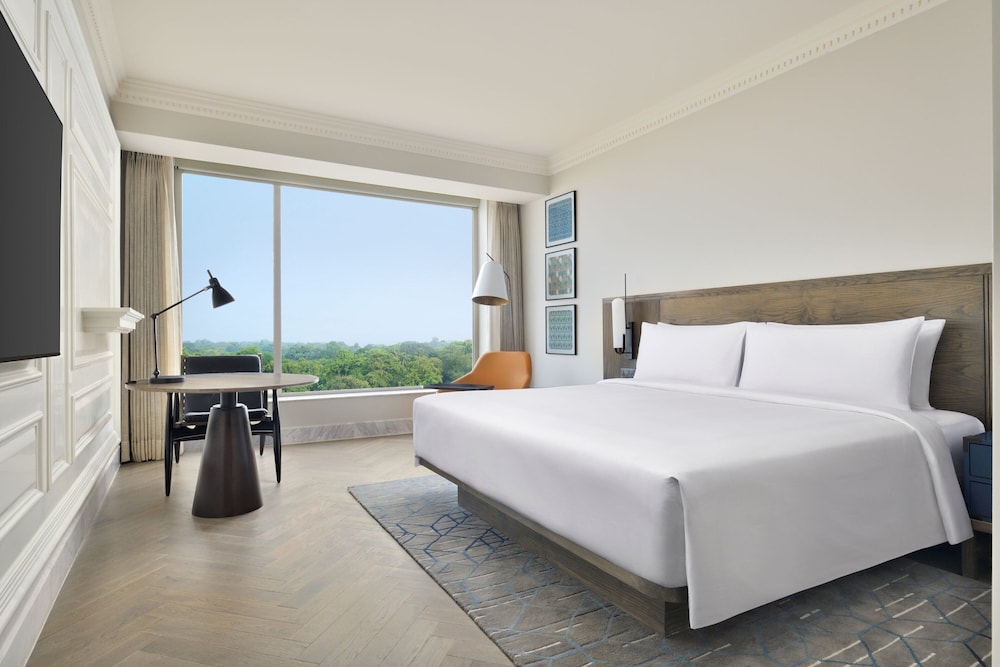 Executive Room, 1 King Bed - Photo 4