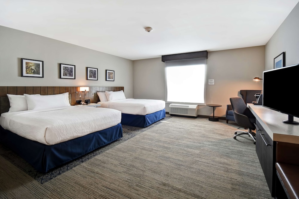 Suite, 2 Queen Beds, Accessible (Mobility & Hearing, Roll-in Shower) photo 2
