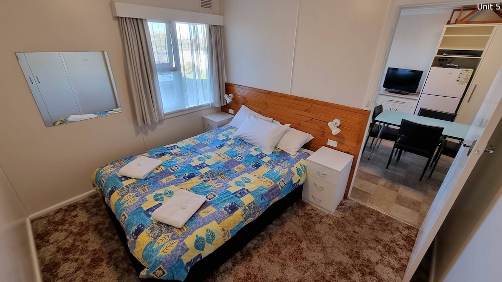 Standard Room, Two Bedroom, Kitchen (Unit 5)