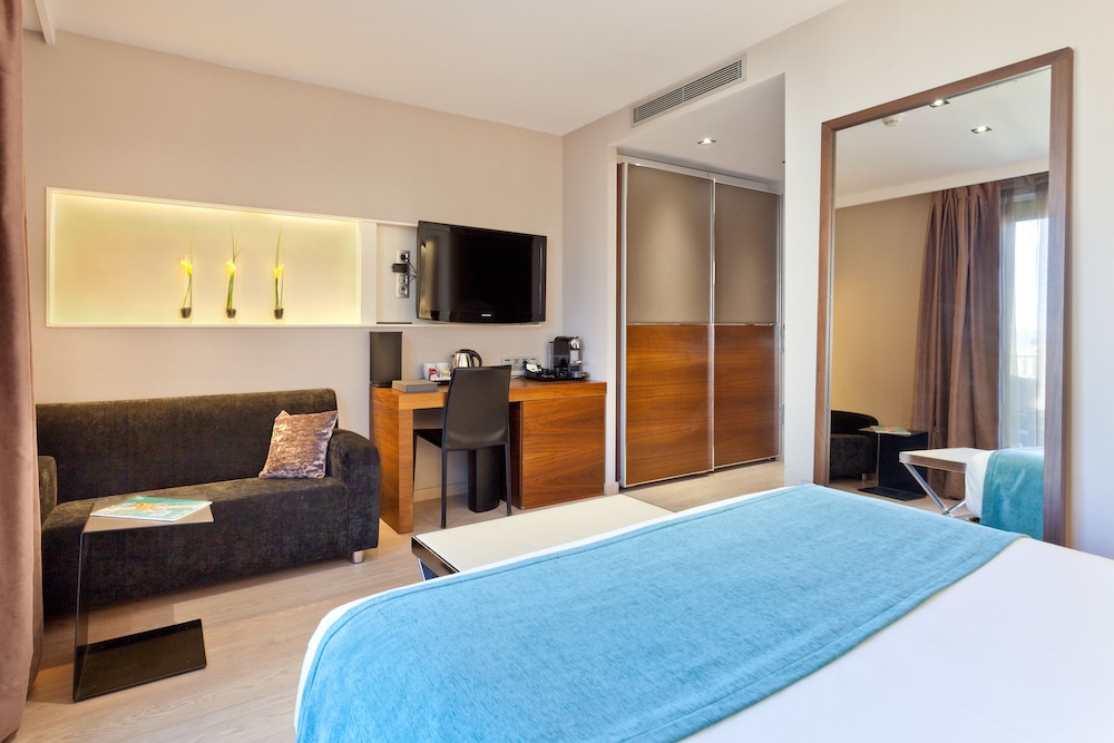 Deluxe Room with Terrace photo 2
