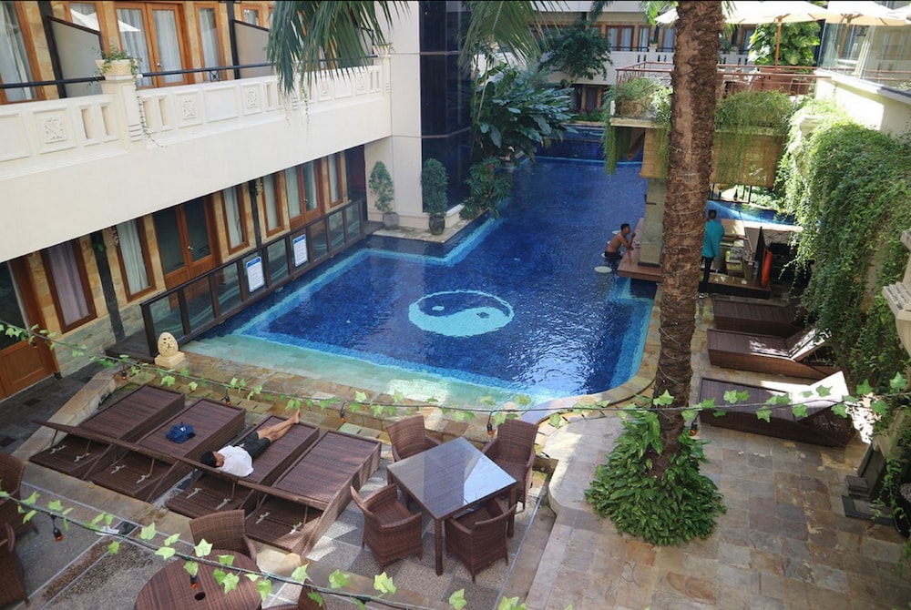 Deluxe Pool Access - Photo 5