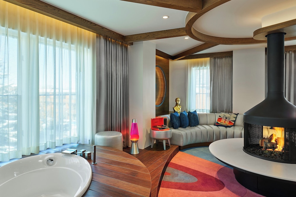 Presidential Suite, 1 King Bed, Fireplace, photo 6