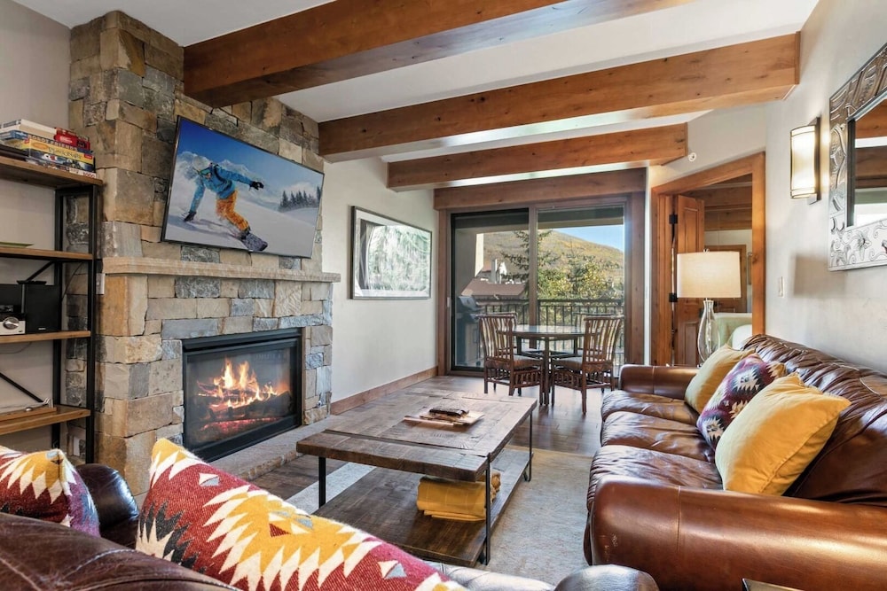 Condo, 2 Bedrooms 2 Bathrooms (Diamond 900 Square Foot Condominium) - Photo 6