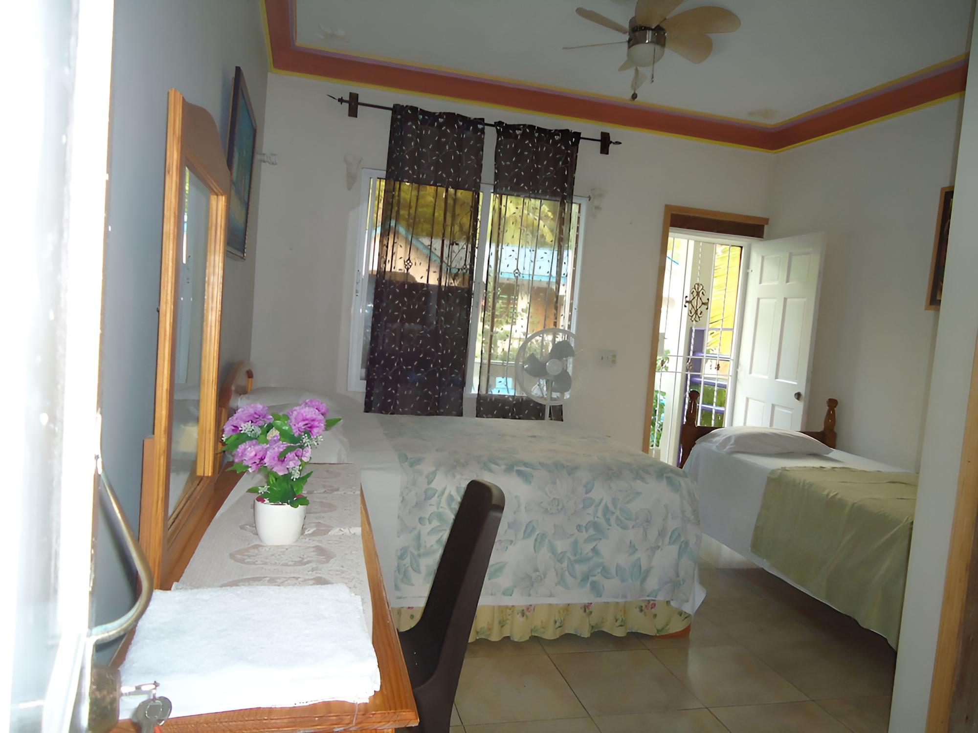 Double Room (No A.C) photo 2