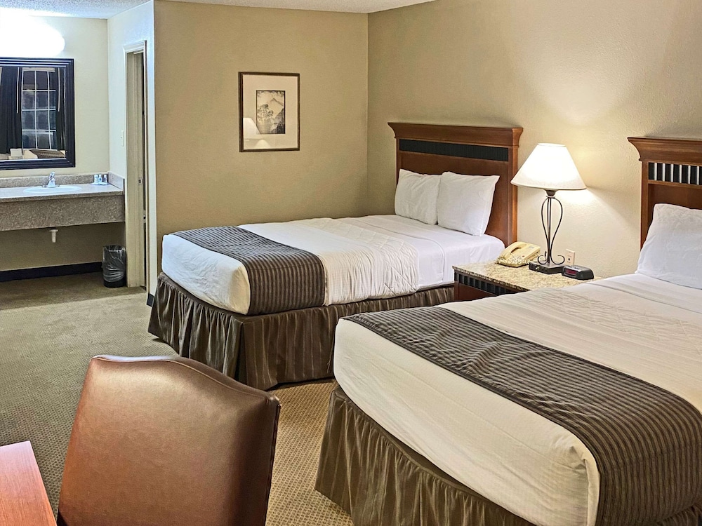 Standard Room, 2 Double Beds, Non Smoking - Photo 1