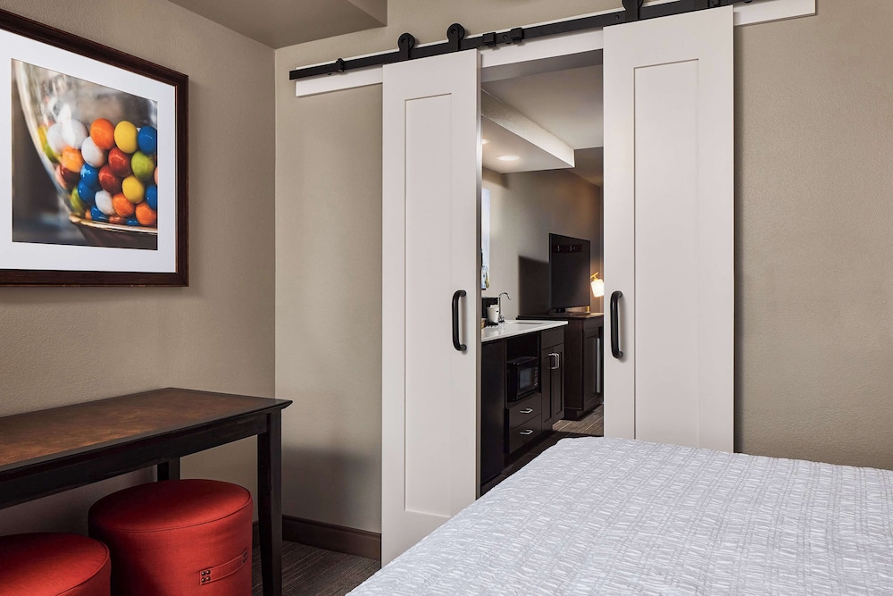 Suite, 2 Queen Beds, Non Smoking, Refrigerator & Microwave (Wet bar) - Photo 1