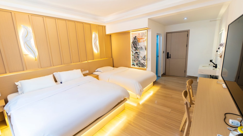 Basic Triple Room, Multiple Beds photo 2