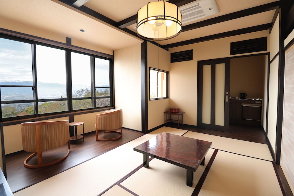 Deluxe Triple Room, Private Bathroom