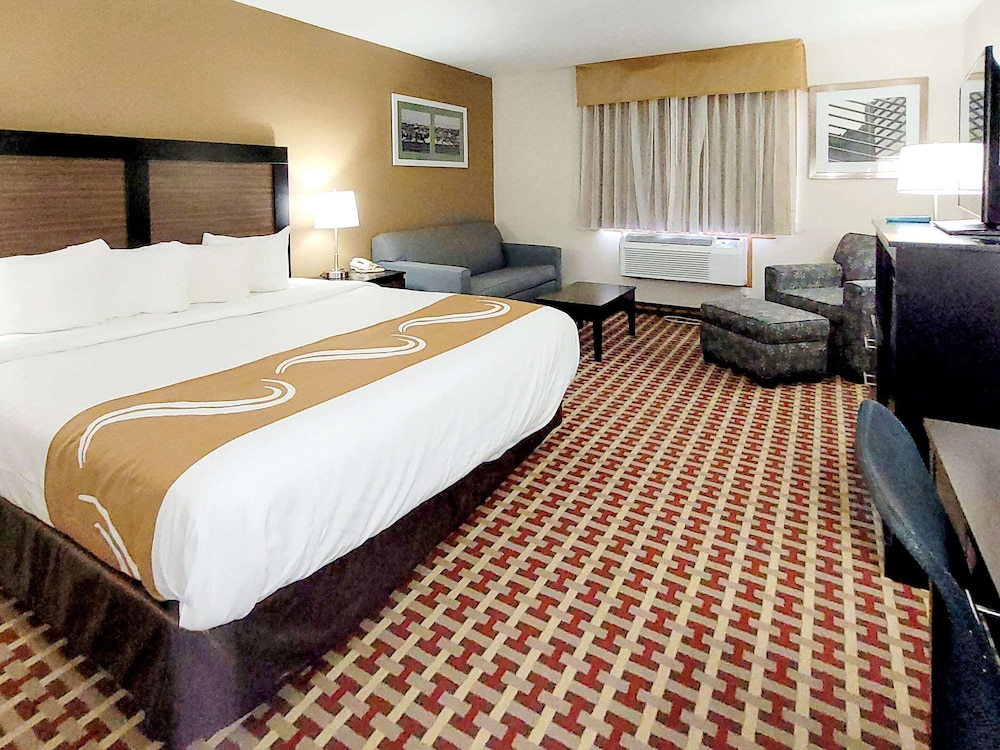 Suite, 1 King Bed, Non Smoking, Jetted Tub - Photo 3