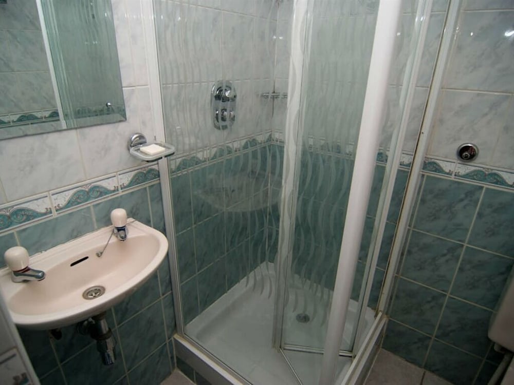 Single Room, Ensuite photo 3