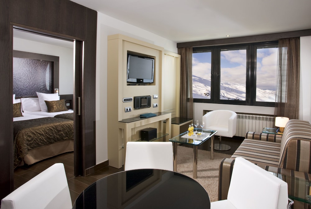 Suite (The Level)