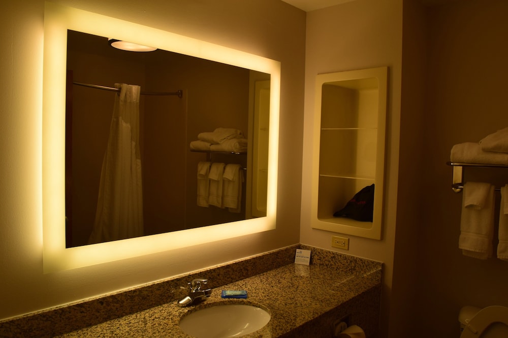 Standard Room, 1 King Bed - Photo 8