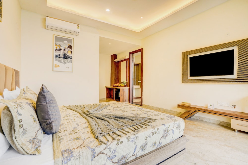 Economy Room
