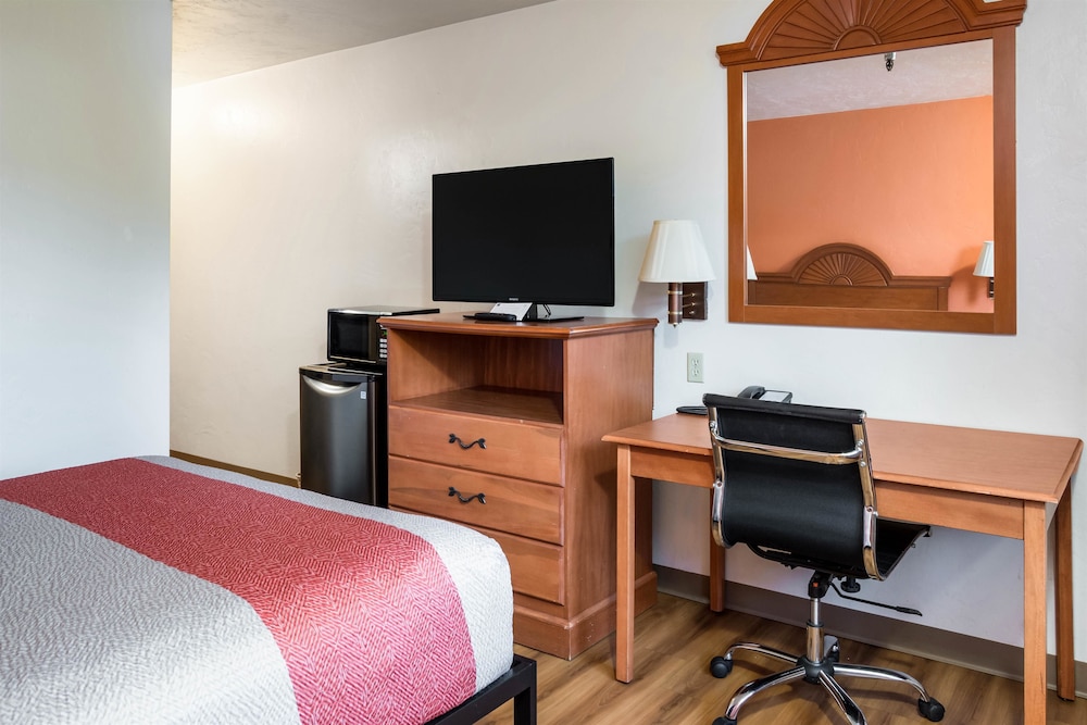 Deluxe Room, 1 Queen Bed, Accessible, Non Smoking