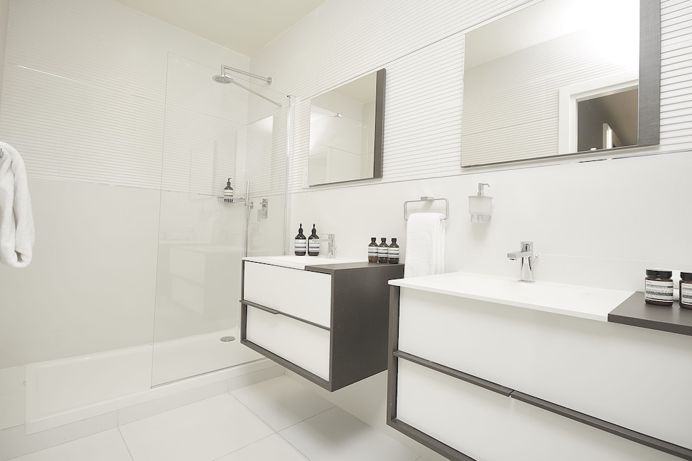 Executive Suite - Photo 4