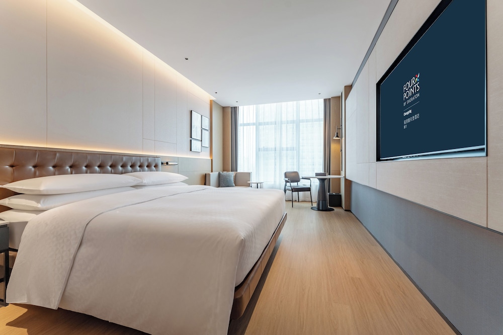 City Room, 1 King Bed, City View photo 3