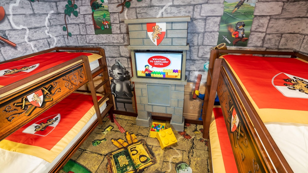 Kingdom Fully Themed Family Suite with park access photo 2