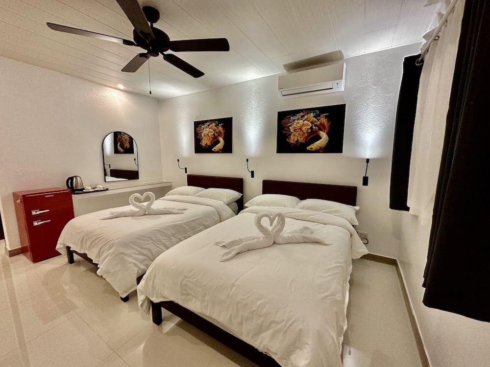 Superior Double Room, 2 Queen Beds photo 3