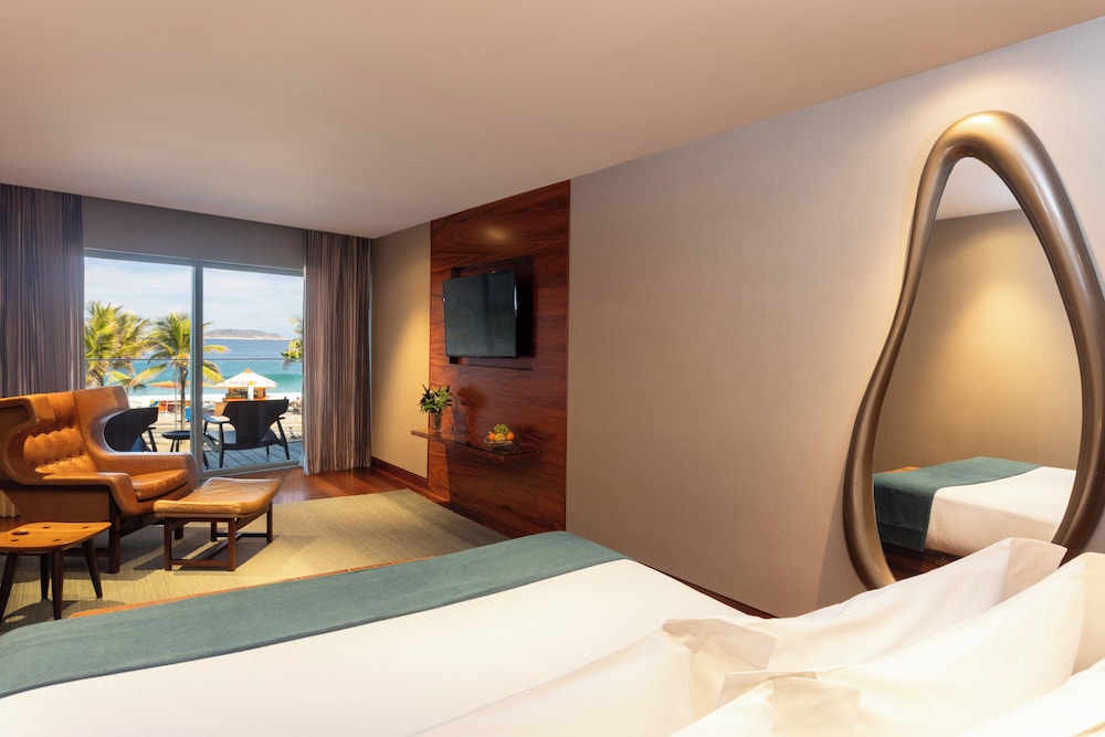 Deluxe Room, 1 King Bed, Oceanfront thumbnail 6