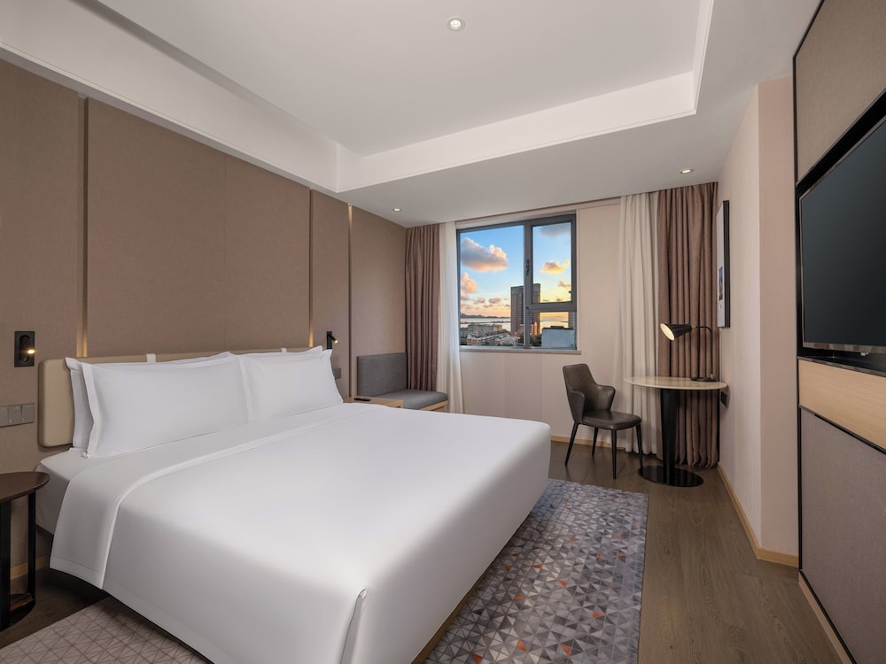 1 King Standard Sea View