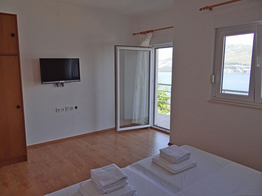 Apartment (Zdrave - A3(2+2)) photo 3