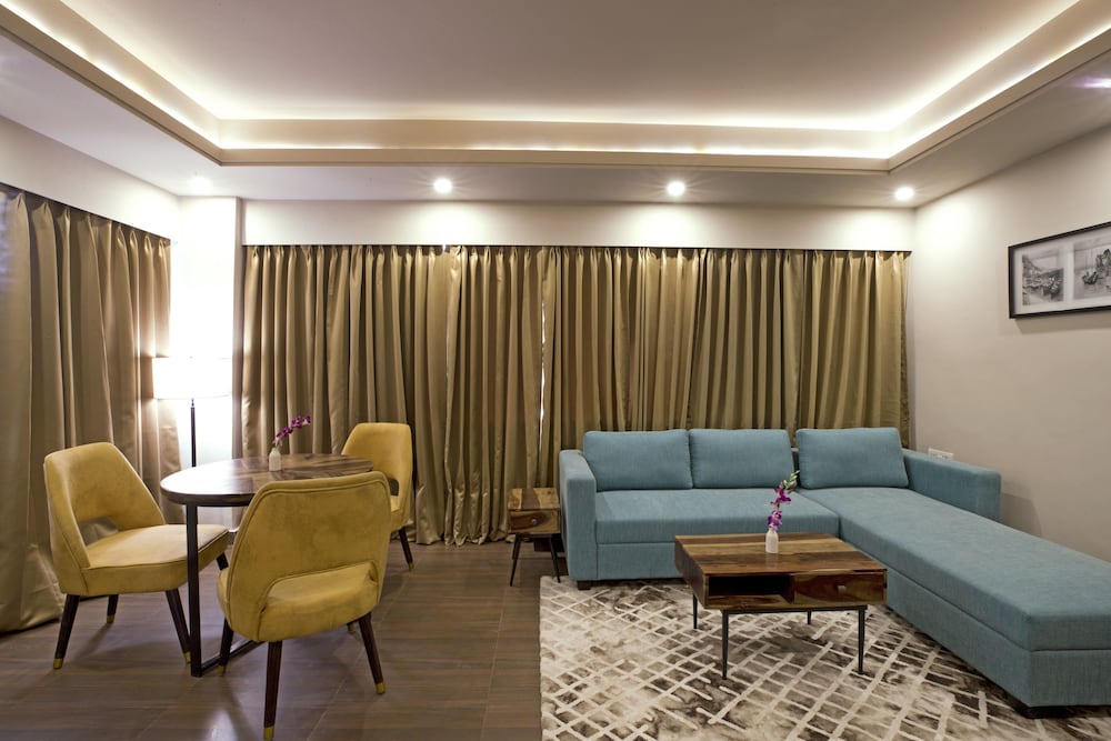 Suite - Photo 5