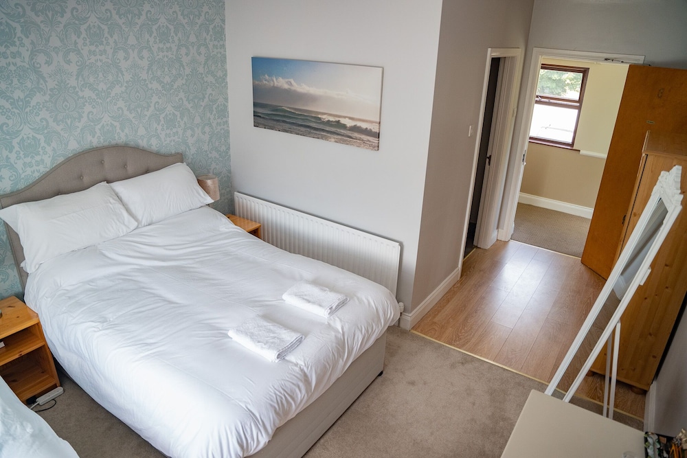 Standard Double or Twin Room, Multiple Beds, Mountain View photo 3