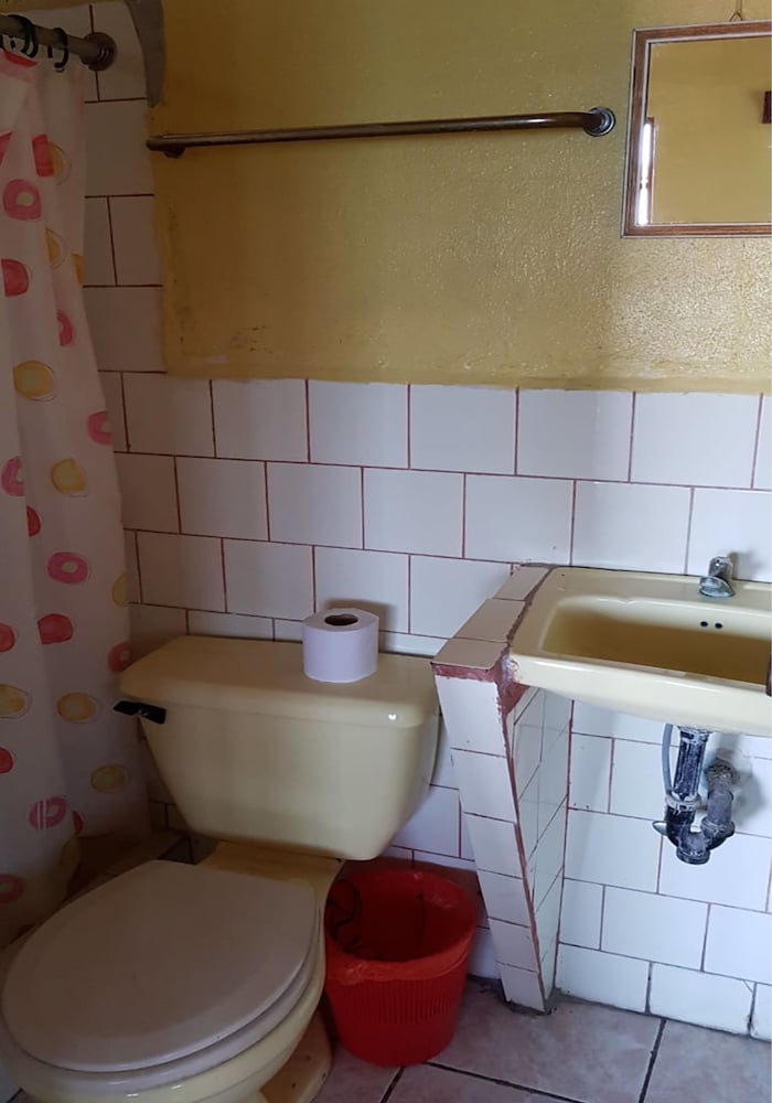 Basic Double Room, Multiple Beds, Non Smoking photo 2