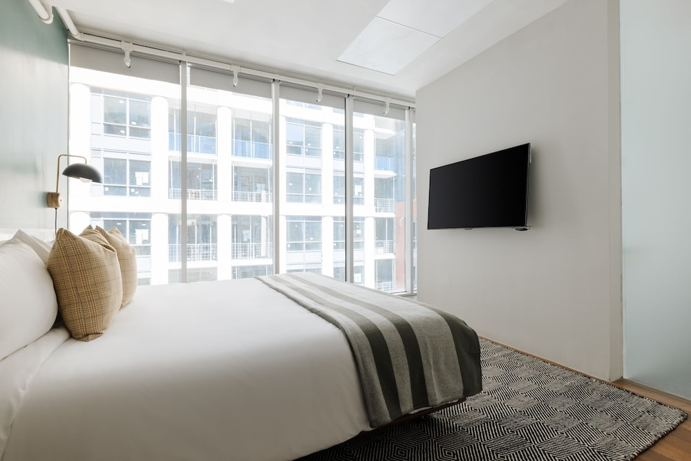 Superior Suite, 1 King Bed, Balcony