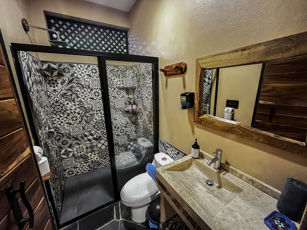 Junior Room, 1 Queen Bed, Ensuite, Ground Floor photo 3