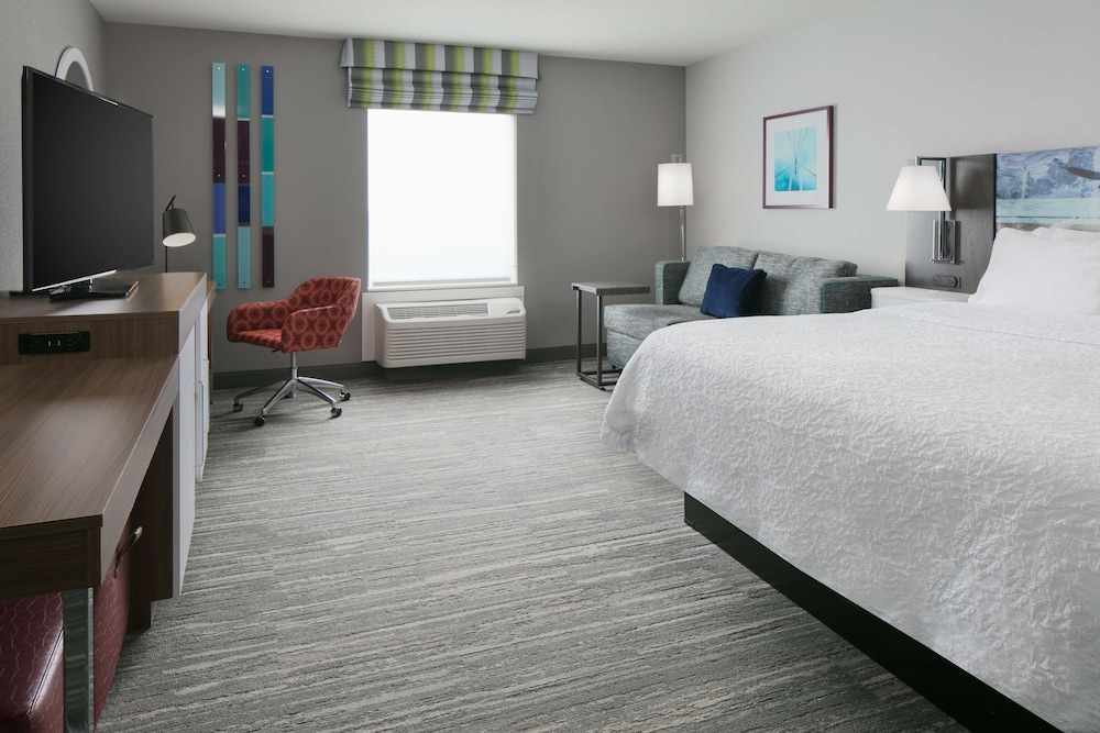 Room, 1 King Bed, Accessible, Bathtub photo 1
