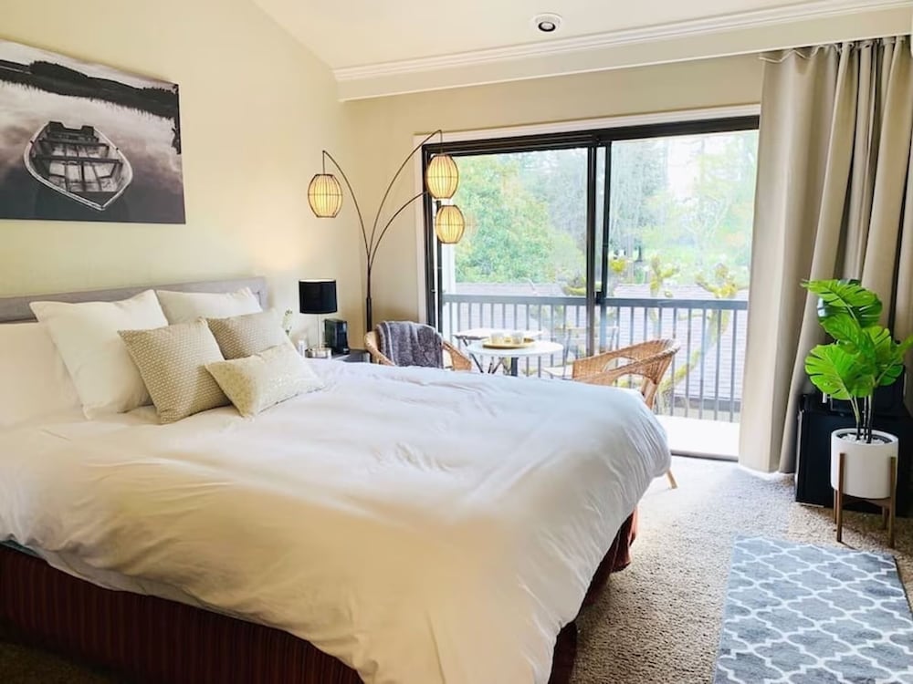 Design Condo, Courtyard View
