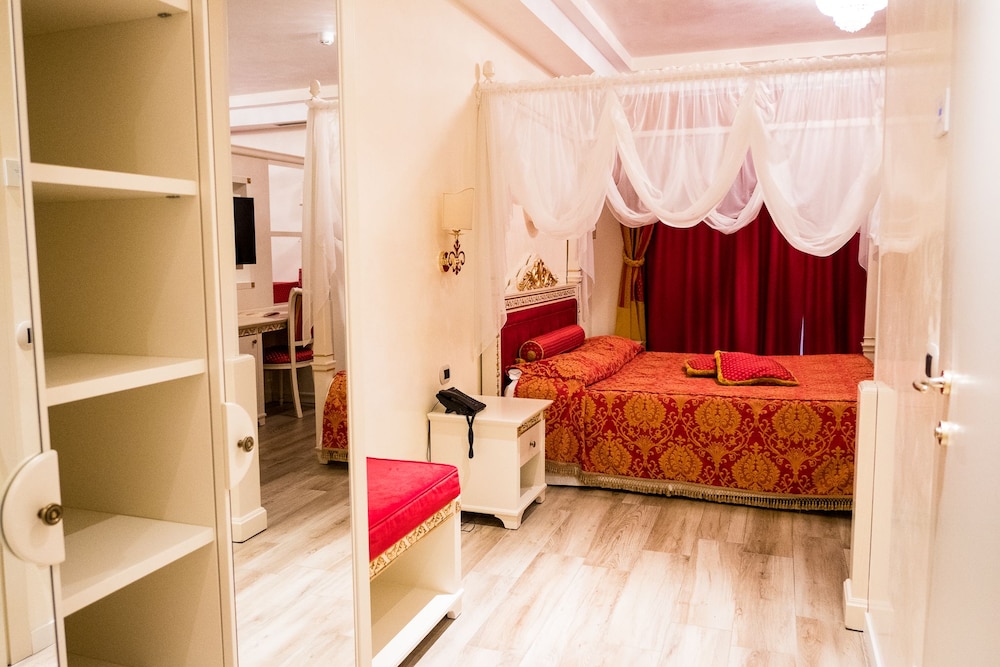 Exclusive Suite, 1 King Bed photo 2