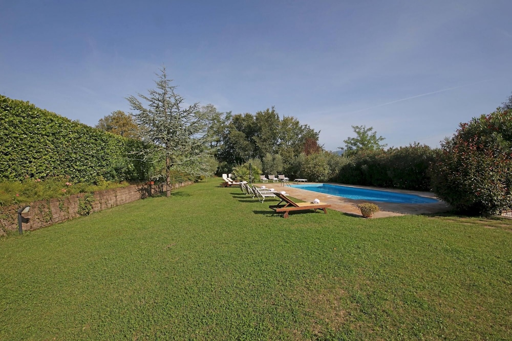 Villa photo 1