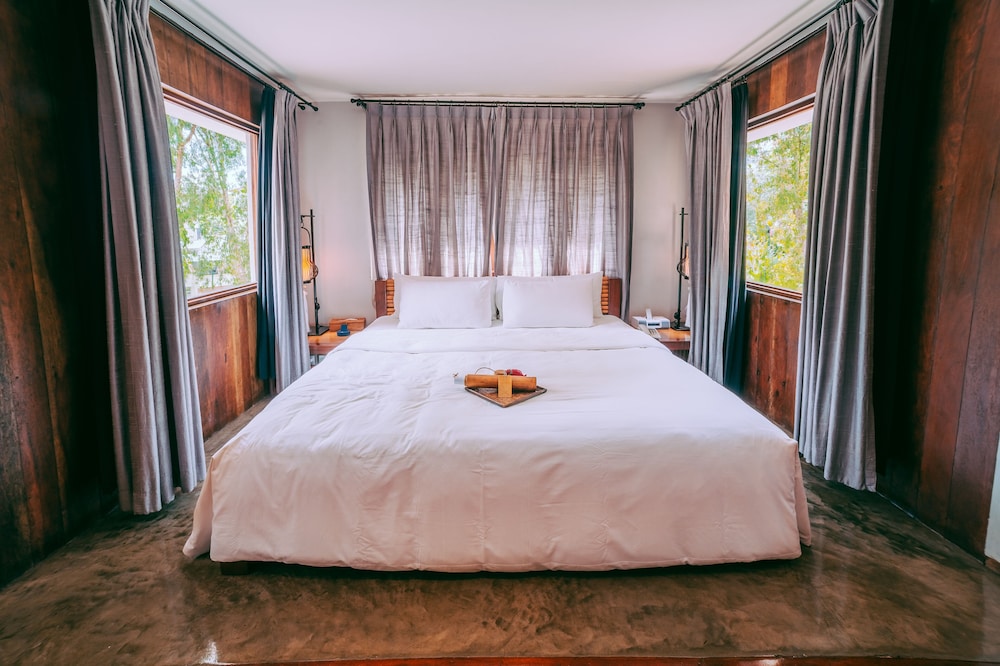 Luxe Crib photo 3