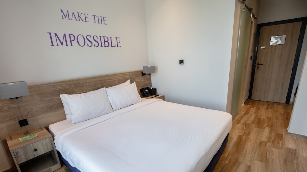 Standard Room, 1 King Bed (includes 25% off F&B) photo 1