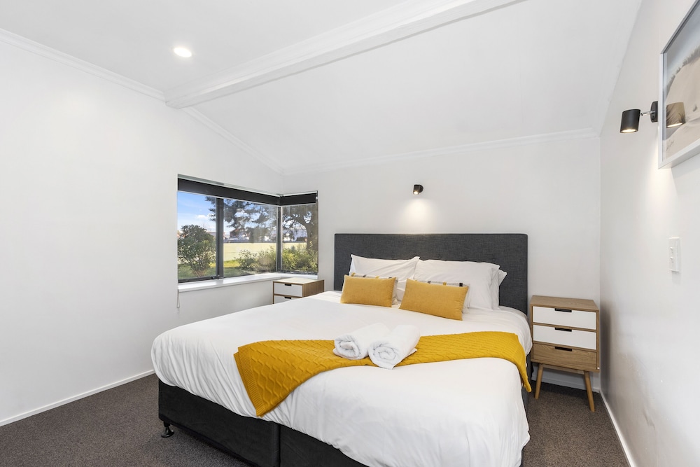 2 Bedroom House photo 2