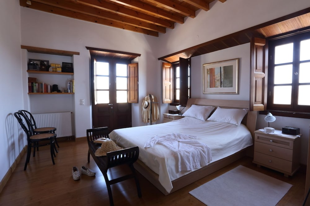 Luxury House photo 2