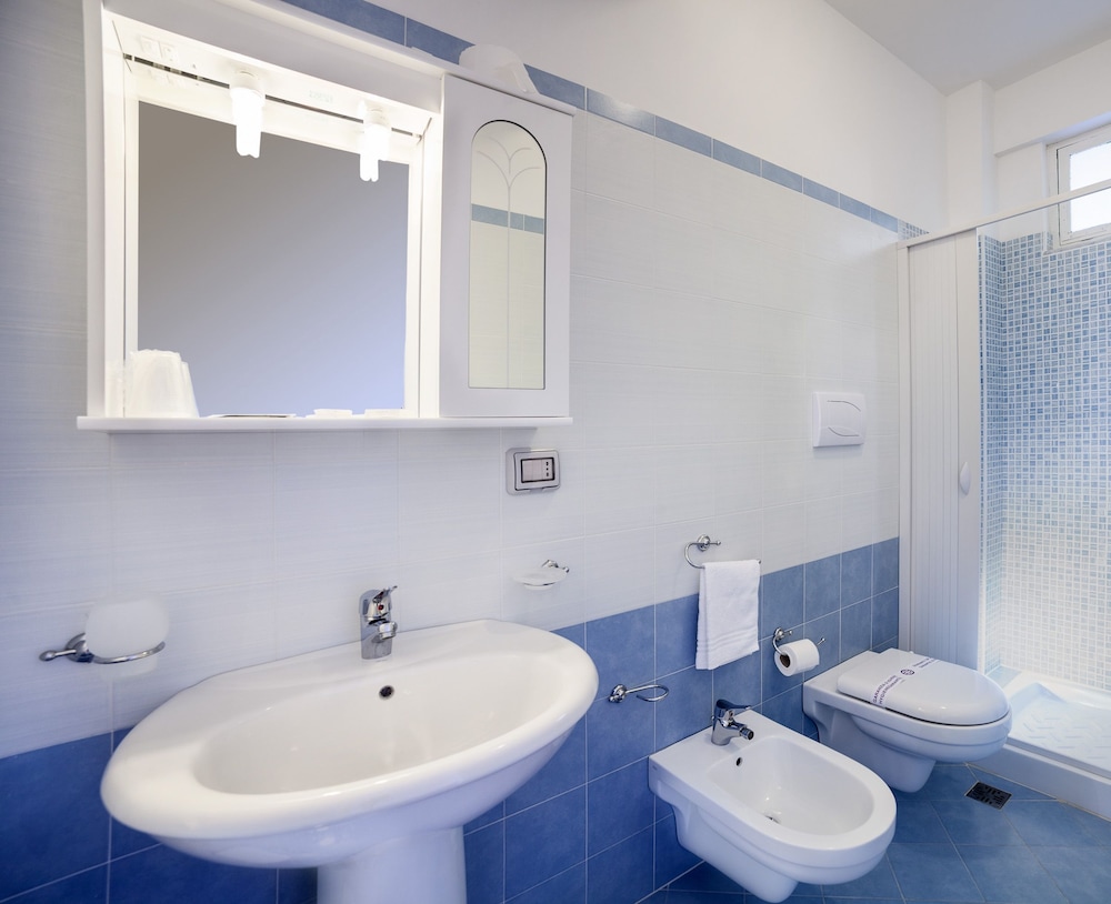 Standard Double Room, 1 Double Bed, Accessible, Sea View photo 3