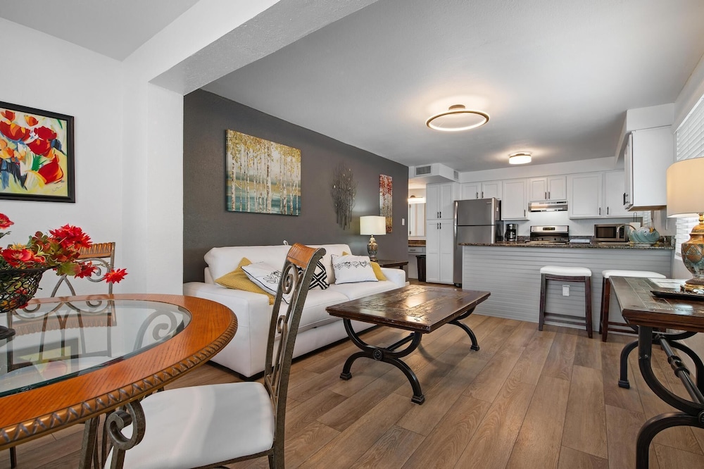 Beachside One Bedroom Suite