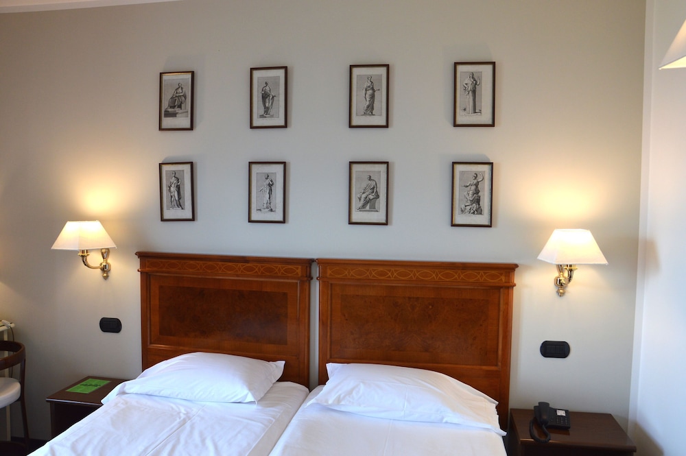Standard Double Room - Photo 2