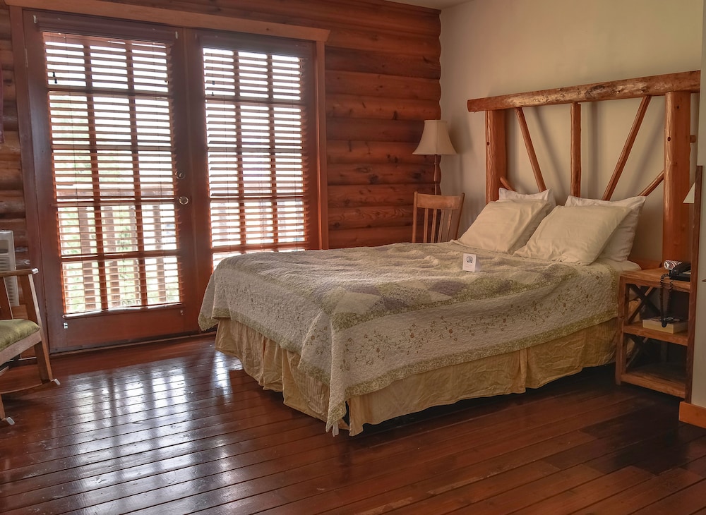 Standard Room, 1 Queen Bed, Non Smoking photo 3