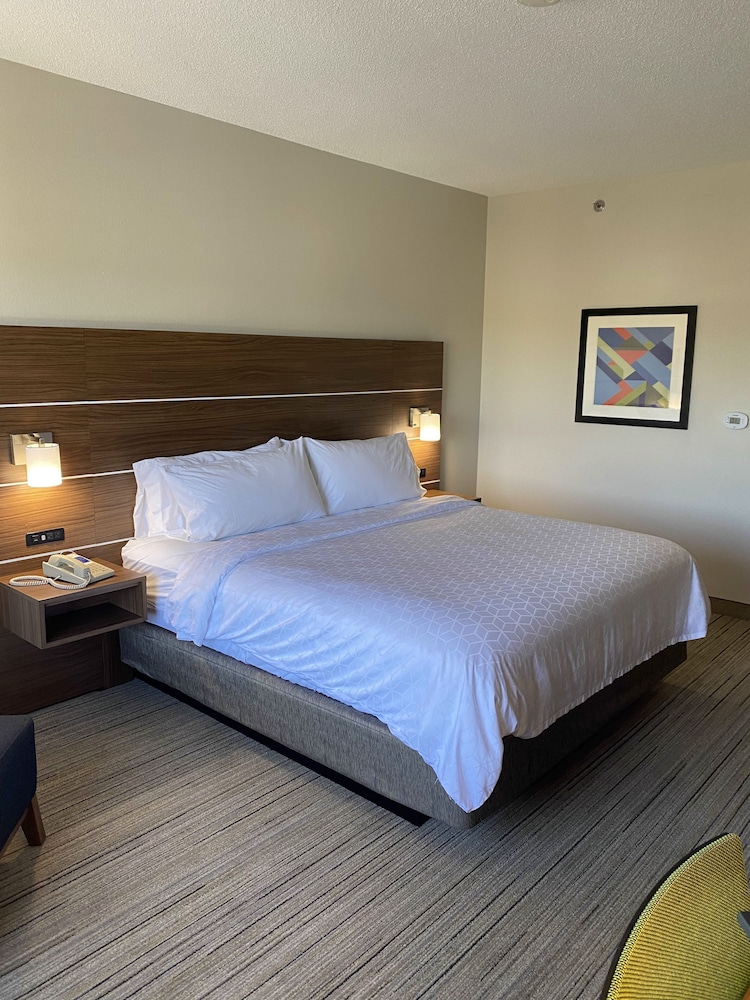 Suite, 1 King Bed with Sofa bed (Walk-In Shower) - Photo 3