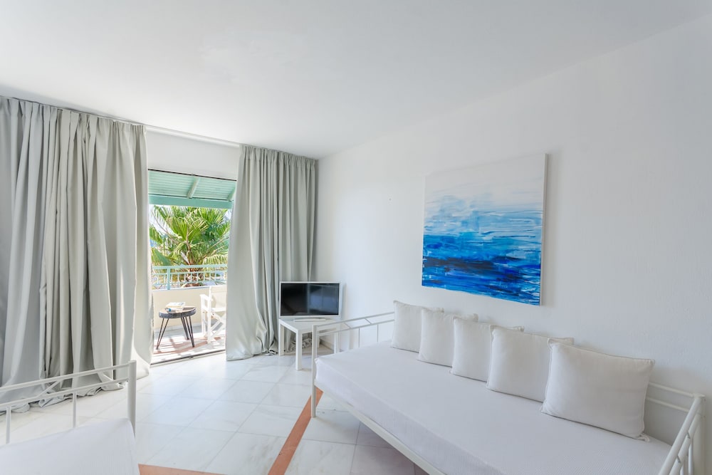 Comfort Room, 2 Bedrooms