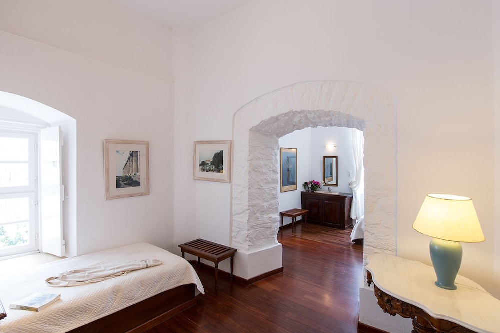 Traditional Standard Triple Room with Garden View - Photo 2