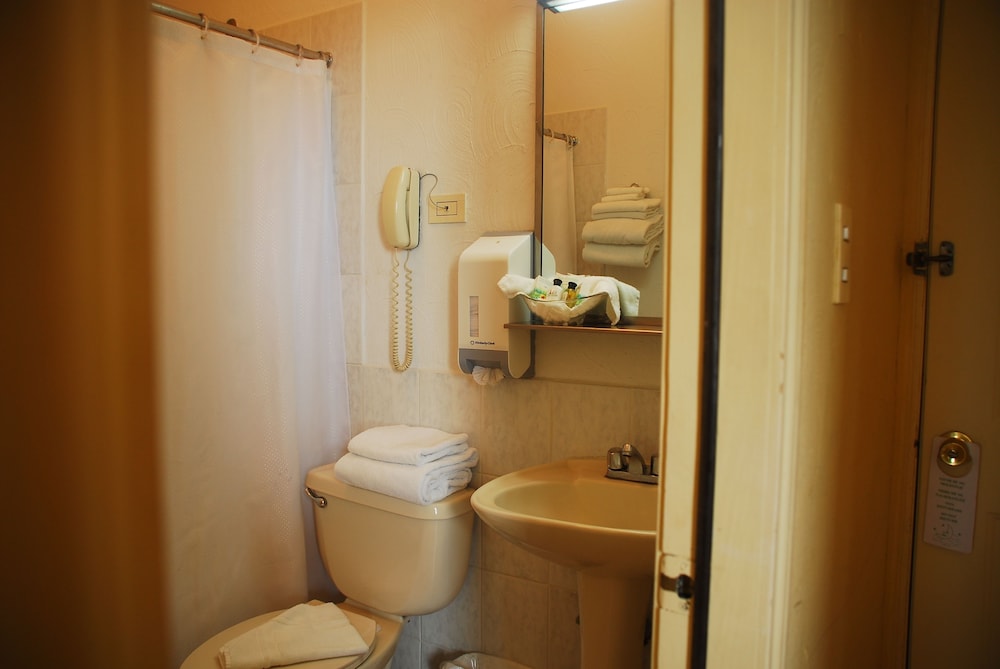 Standard Double Room, 2 Double Beds - Photo 4