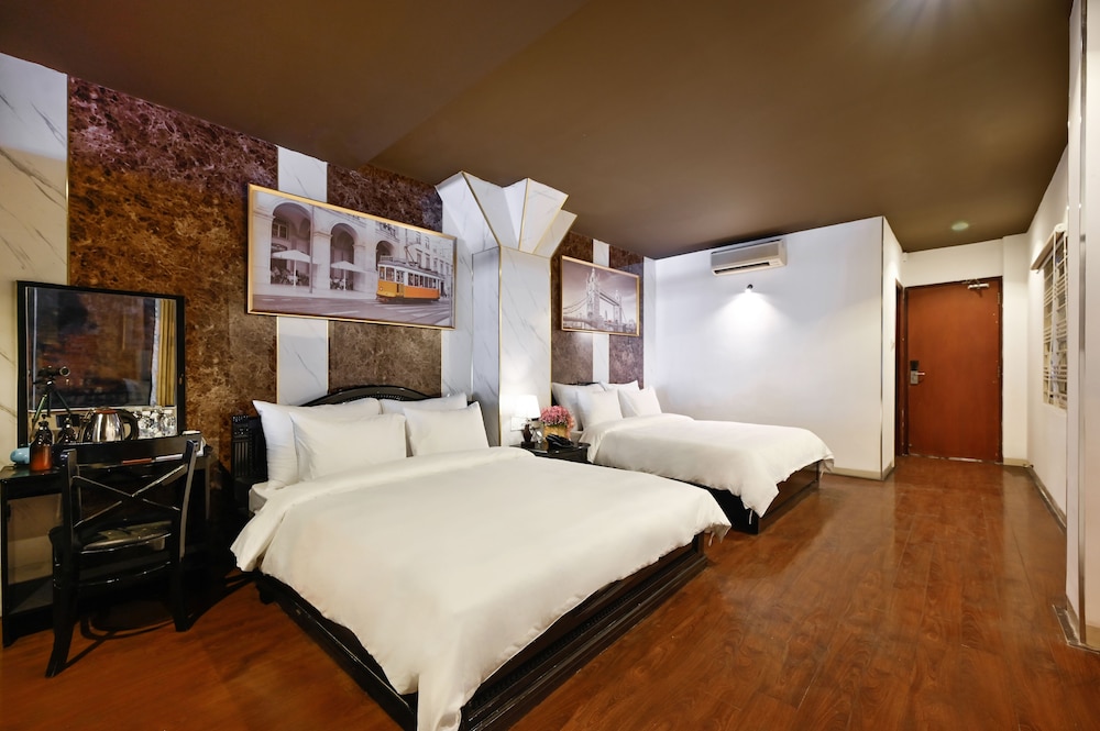 Family Triple Room with complimentary daily snack photo 2