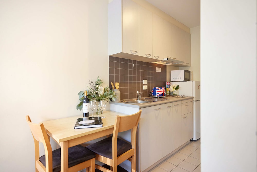Studio Apartment - Photo 8
